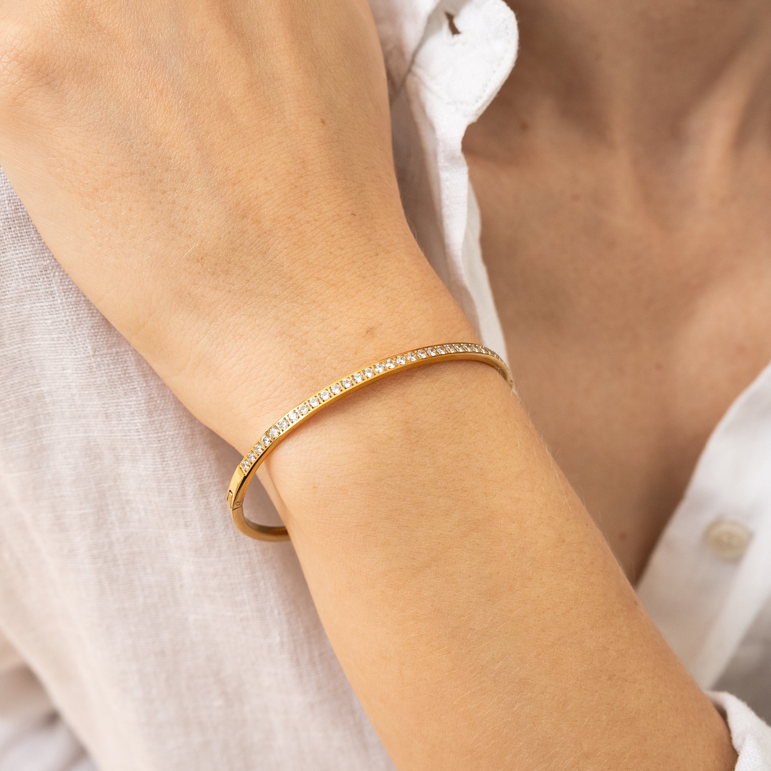 Diamonds Dainty Bangle Gold